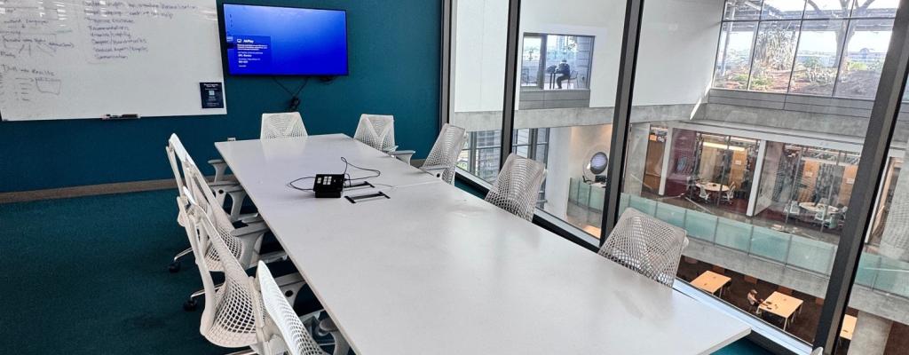 photo of SLR chairs and table in the Central Library
