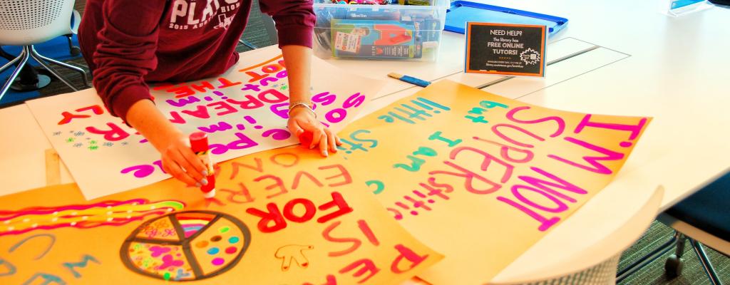 teen making signs