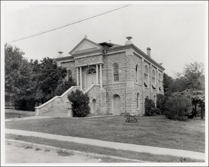 Looking northeast at the entrance of the Temple Beth Israel at 1101 San Jacinto Blvd. Photographer & date unknown.