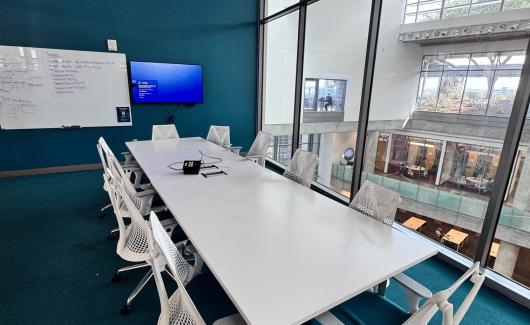 photo of SLR chairs and table in the Central Library