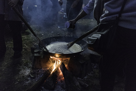 Preparation for the Sticky Rice Ceremony, Sitagu Buddha Vihara. Photo by Ariah Alba. AR.2019.026(003)